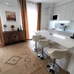Hypercenter Penthouse @ True Heart Of Old Town
