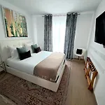 Hypercenter Penthouse @ True Heart Of Old Town *